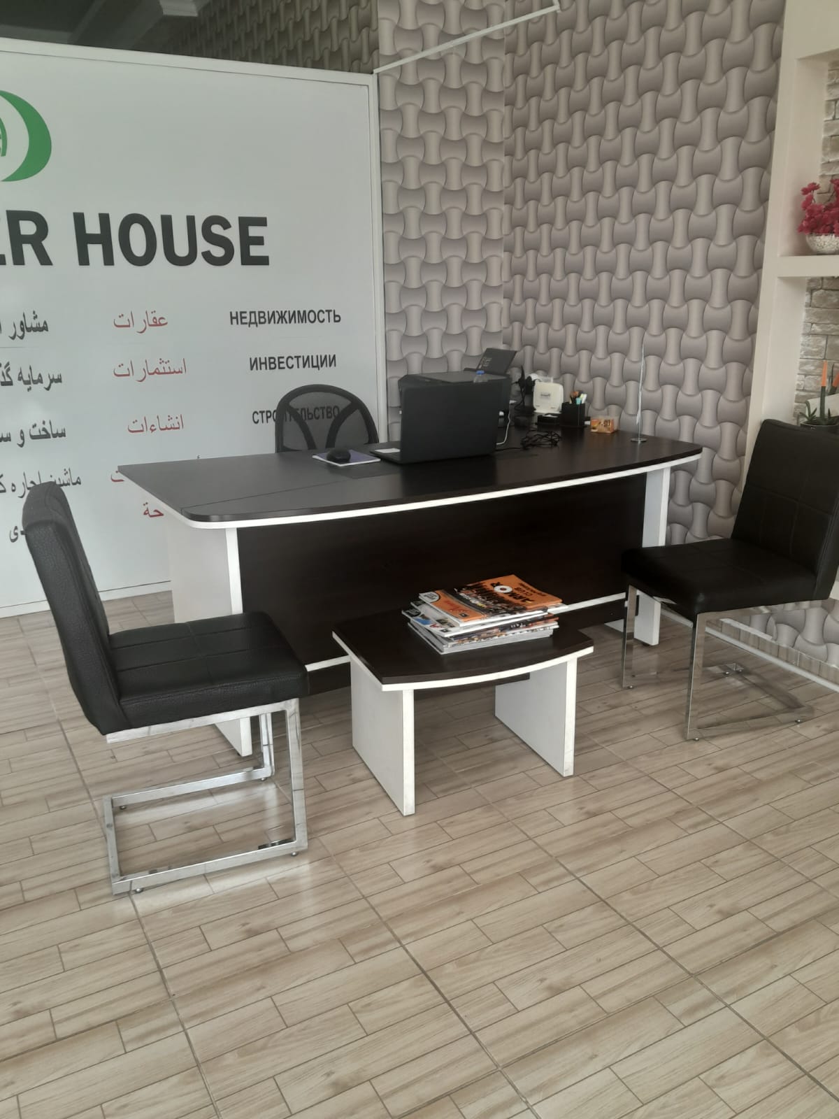 Ofis Mobilyası seti 4 parça - Makam masası + 2 sandalye + sehpa - Temiz ürünler Ofis Mobilyası seti 4 parça - Makam masası + 2 sandalye + sehpa - Temiz ürünler